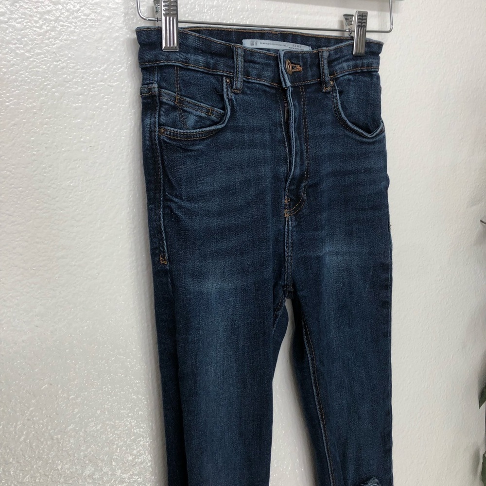 Zara Ripped Jeans With Frayed Bottom - Picture 2 of 7